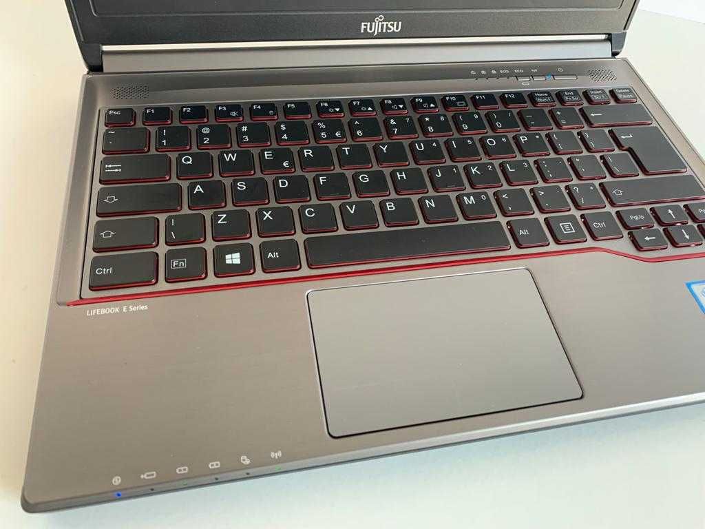 Laptop Fujitsu Business 14.1" i5-6300U 8 GB RAM SSD Baterie 10h