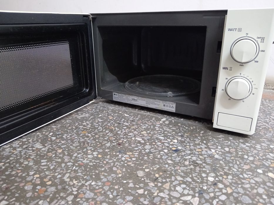 Продаётся микроволновая печь