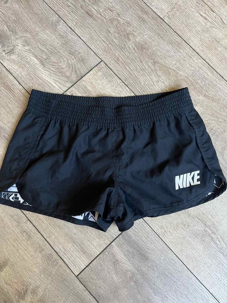 Дамски къси гащи Nike - две лица L
