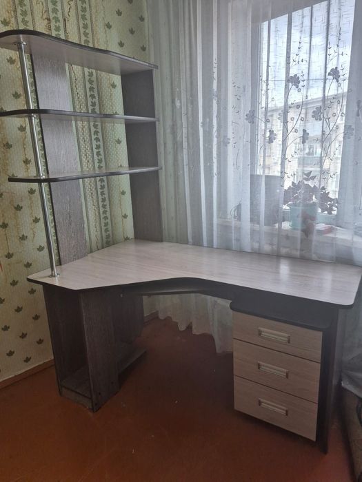 Продам стол компьютерный
