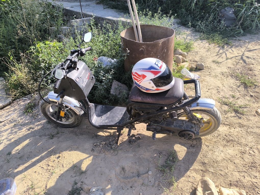 Продается скутер 150 кубов