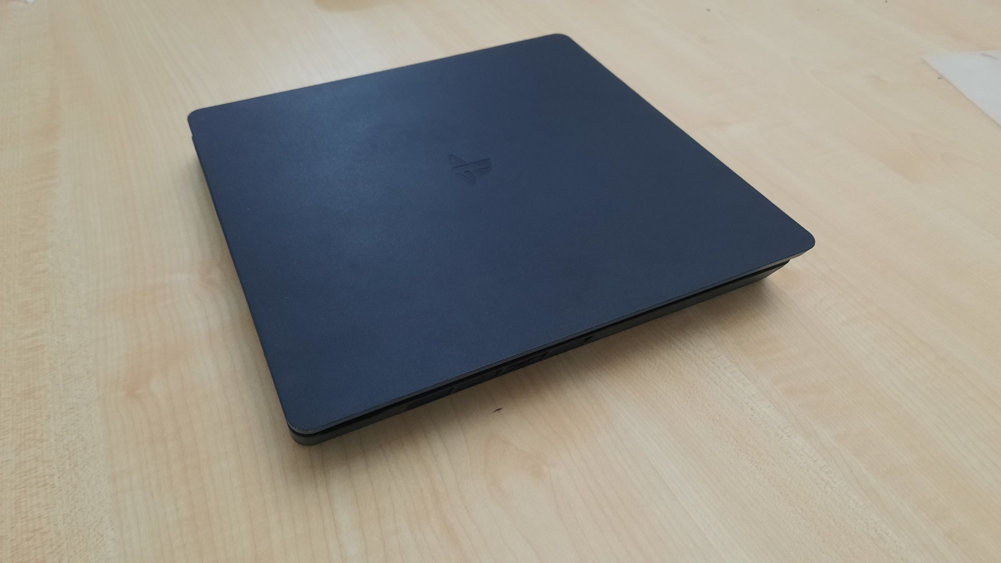 Продаю PlayStation 4 SLIM