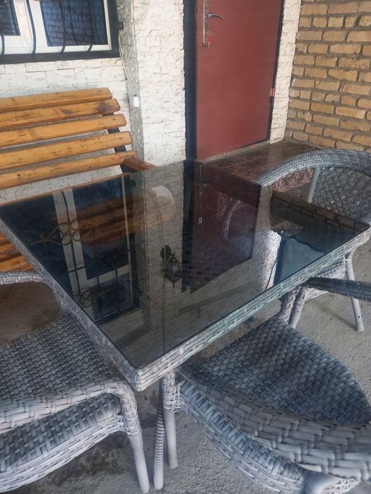 Стол и 3 стула состояние новое