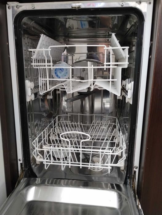Продавам съдомиялна Whirlpool