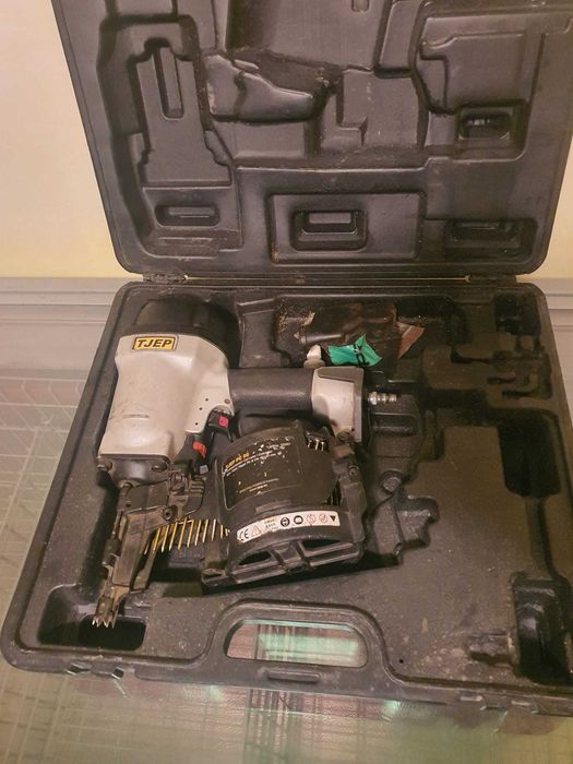 Pistol cuie pneumatic