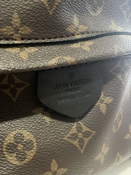 Среден размер раница на Louis Vuitton