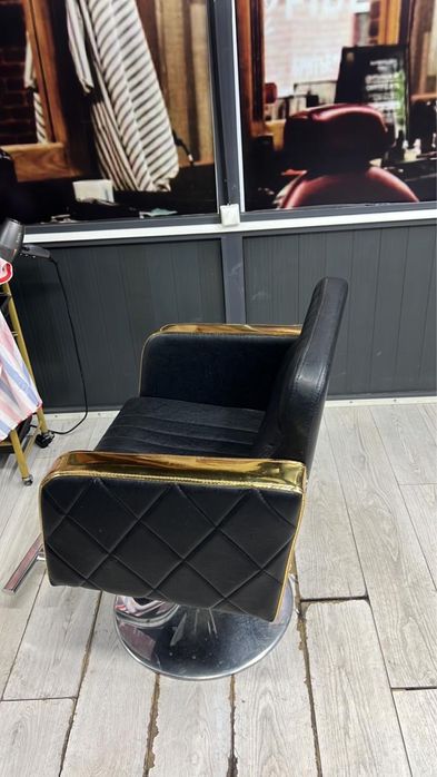 Кресло для салоны красоты и помощник продаеться