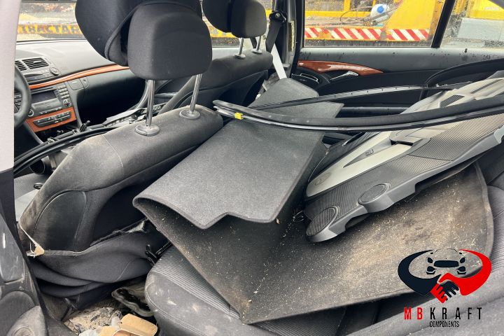 Compartiment depozitare diverse A2116830075 Mercedes-Benz E-Class W21