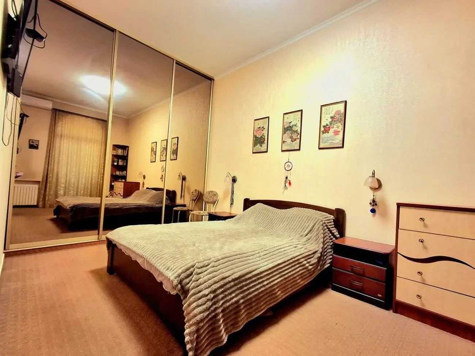 Дава се под наем Тристаен апартамент в София, Център - 100 кв.м за 612 € - Снимка #3