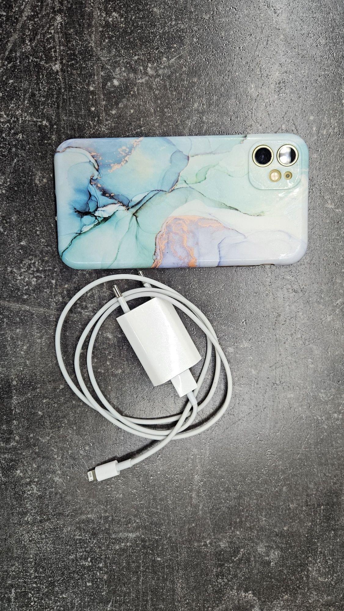Iphone 11 /100% батерия + Зарядно