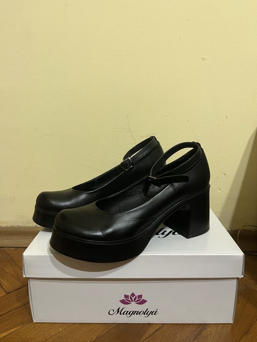 Обувки тип Mary Jane от естесвена кожа с ток