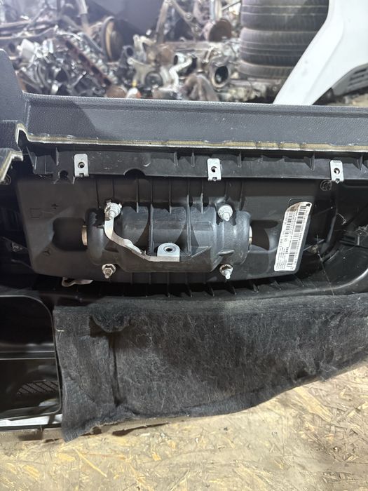 Mercedes w204 2009 година Арматурно Табло с бег в него и бег волан