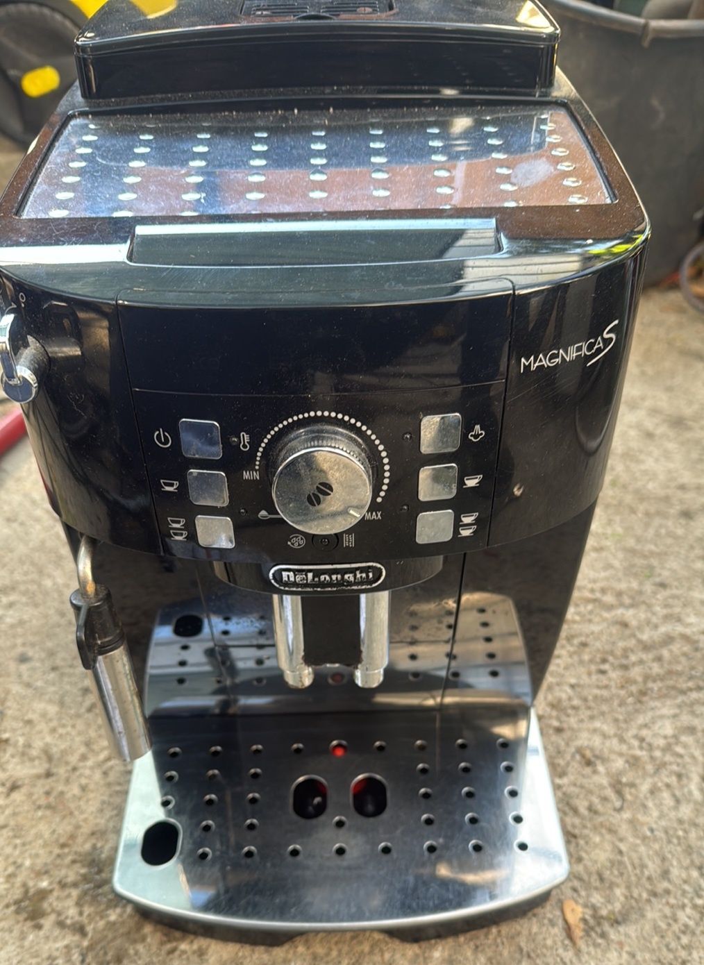 Кафе машина Delonghi Saeco. Ecam 21.117.B ЦЕНА 260лв. !!!
Сервизирана.