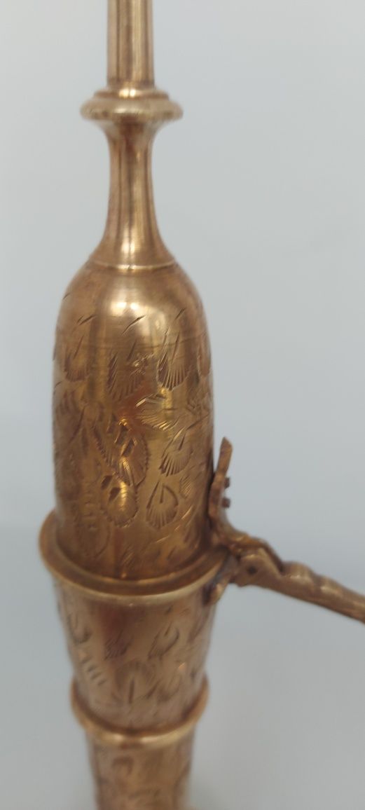 Amora orientala cu motive florare din bronz.