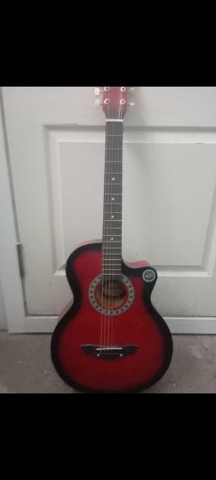Хорошая гитара акустическая