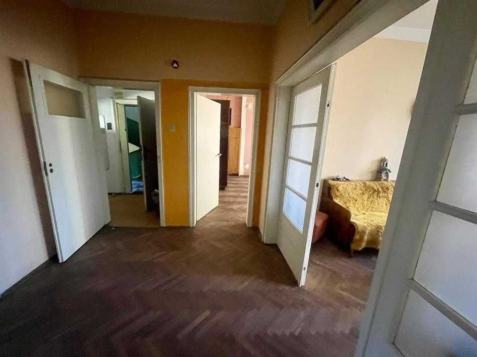 Тристаен апартамент кв.Лъката 120 кв.м.