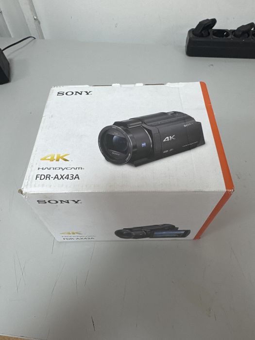 Видеокамера SONY FDR AX43A