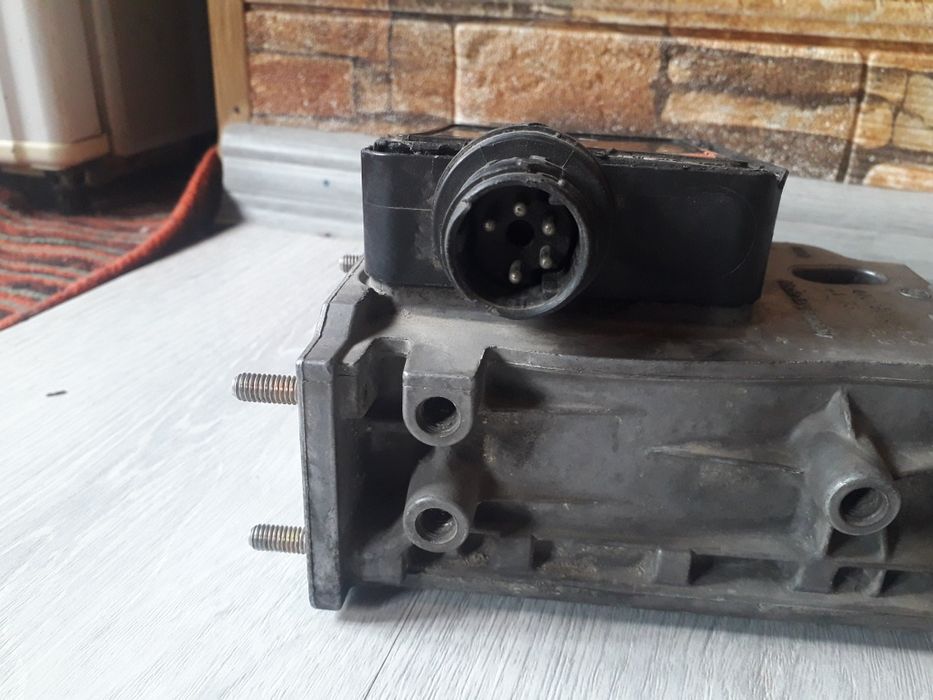 Флюр сотилади е36