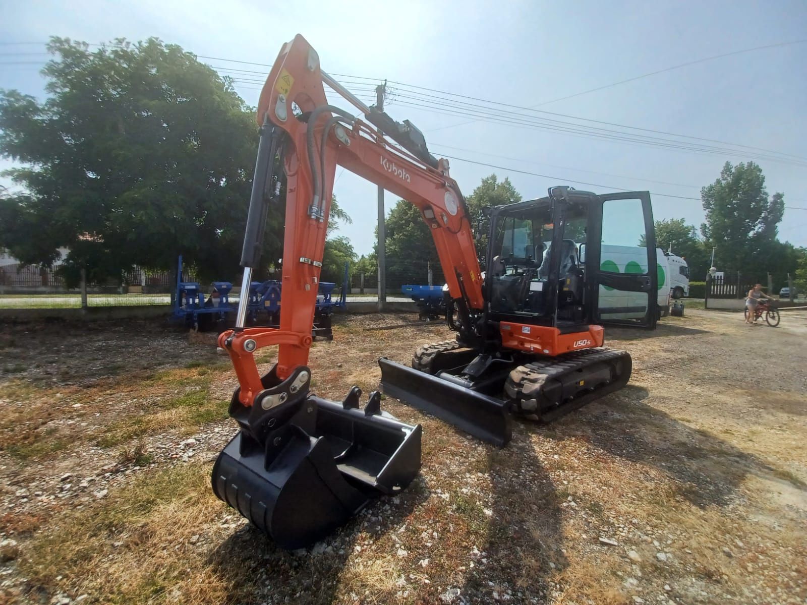 Executăm săpături,demolări cu mini excavator kubota 6tone și dumper