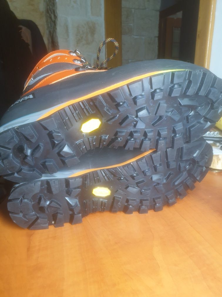 Bocanci munte SCARPA Charmoz HD