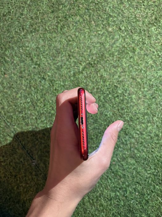 Vănd iphone 11 red