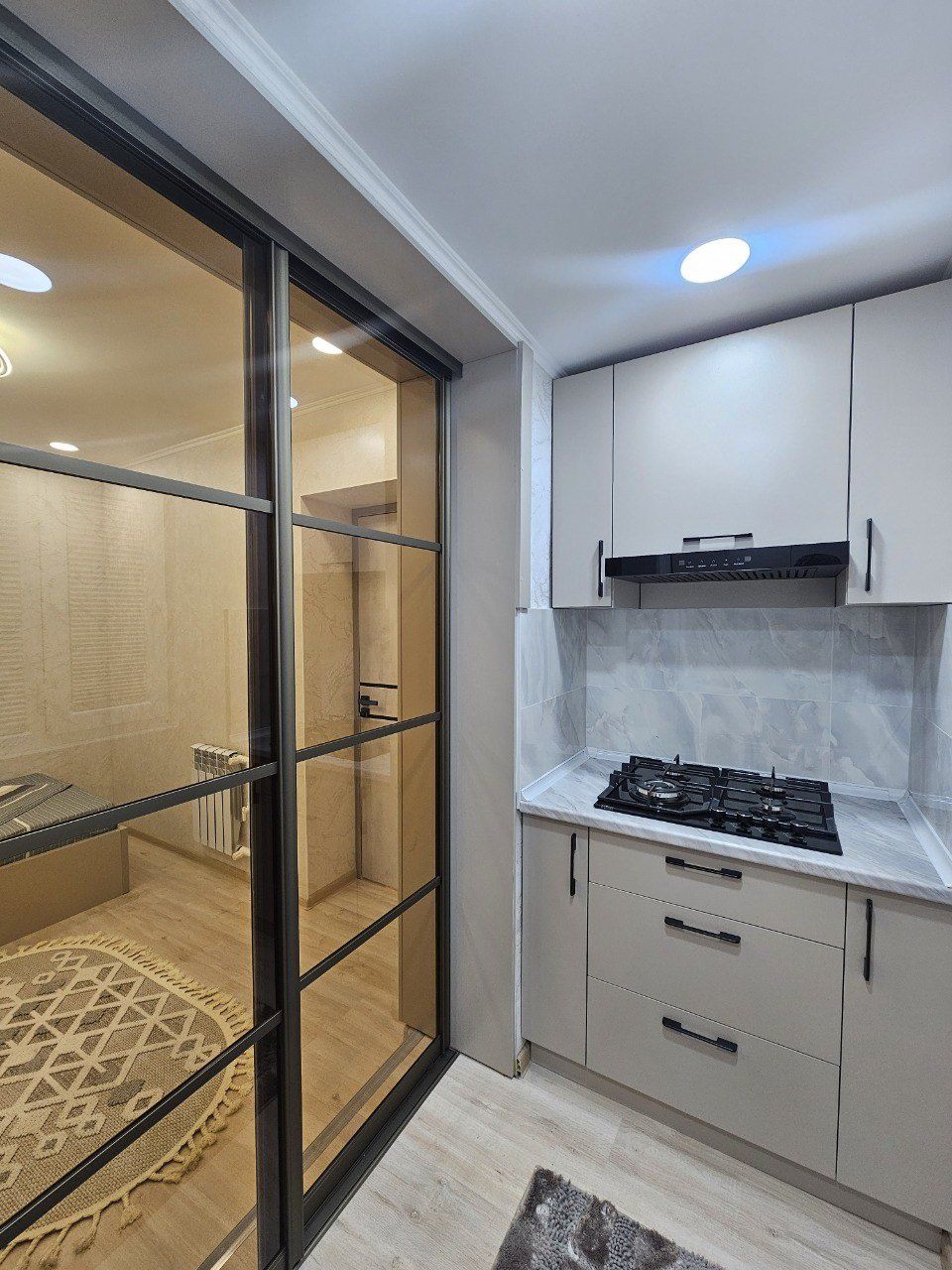 .5kvartal Chilanzar 2xona qilingan balkon 1,2x3metr yangi remont mebel