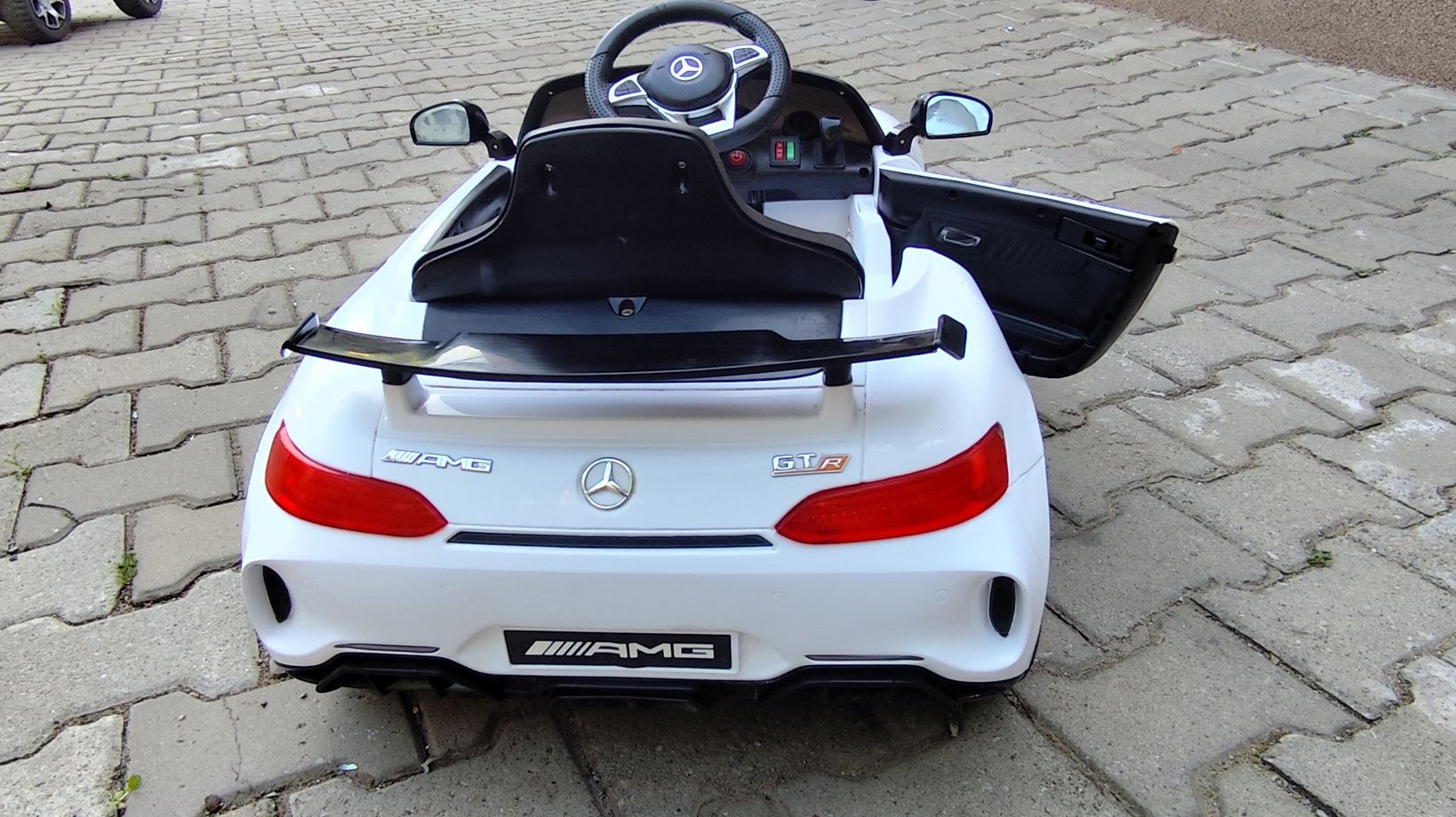 Mașina cu telecomanda mercedes benz amg