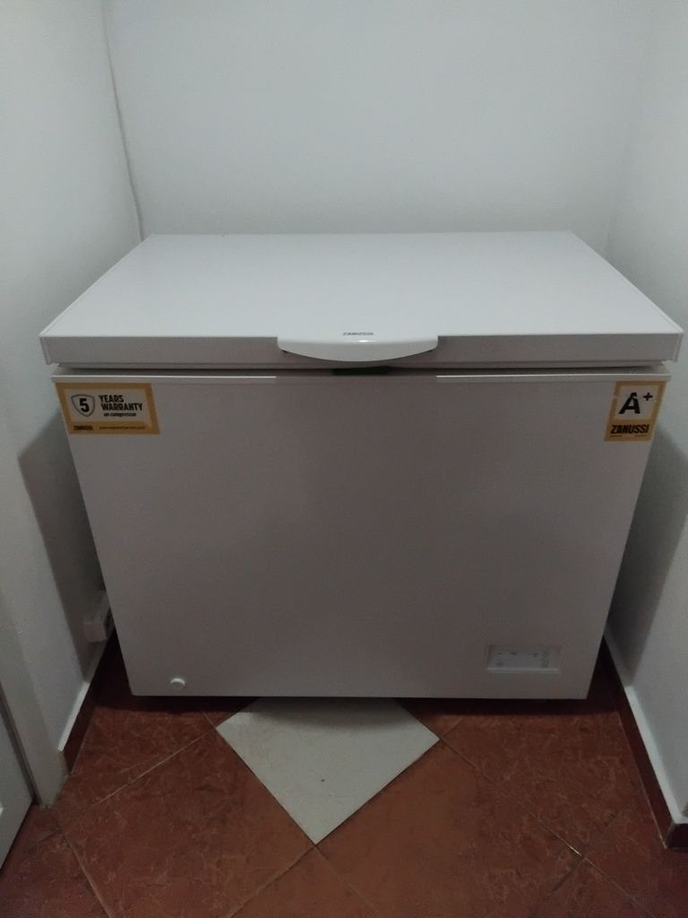 Lada frigorifica Zanussi