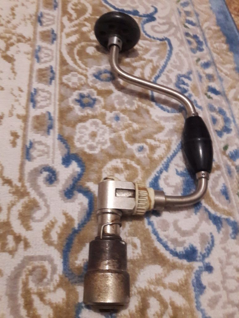 Продам ручную дрель.
