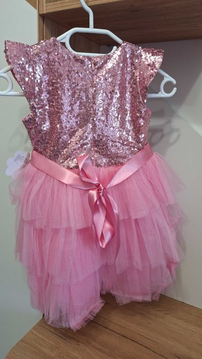 Нова детска рокля. С етикет. Розова, с пайети. За 5 г.