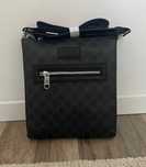 Borseta Gucci Supreme Canvas Messenger
