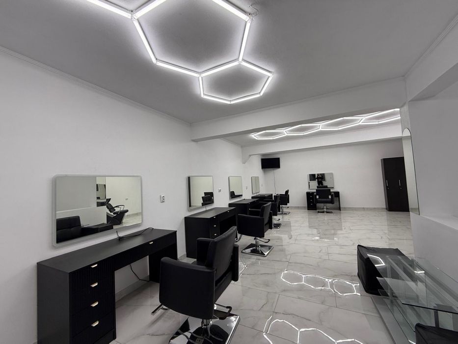 Ofer 4 posturi pentru frizerie