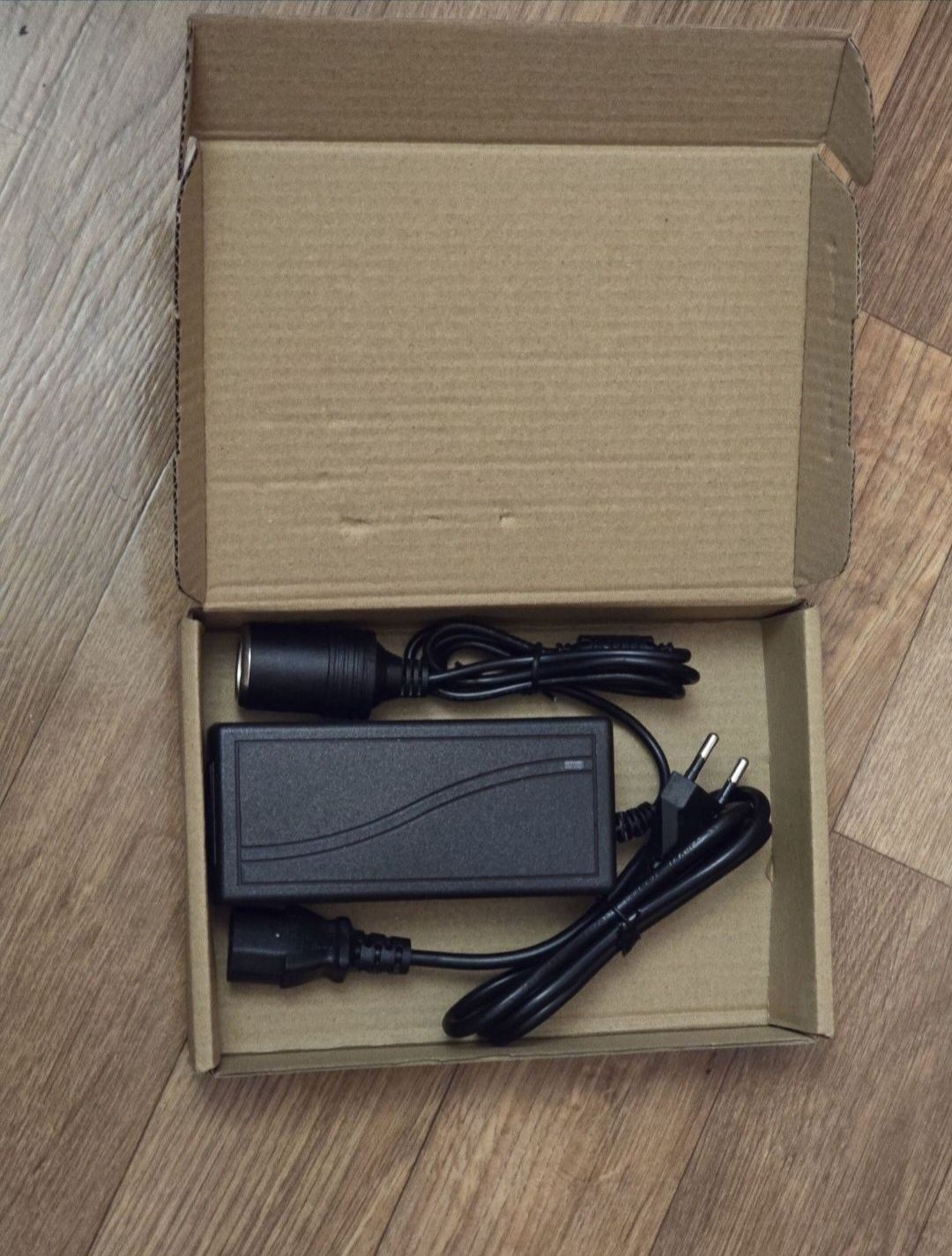 Alimentator 220v-12v 5A , cu terminație mufa bricheta mama, turism