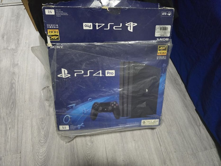 Продам ps 4 pro в отличном состоянии