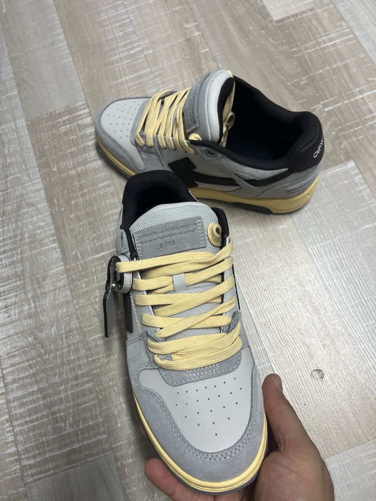 Off white out of office size 42