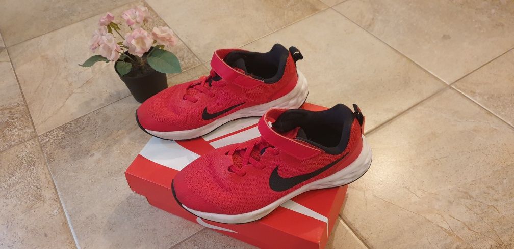 Adidasi Nike copii fete marimea 34 rosii
