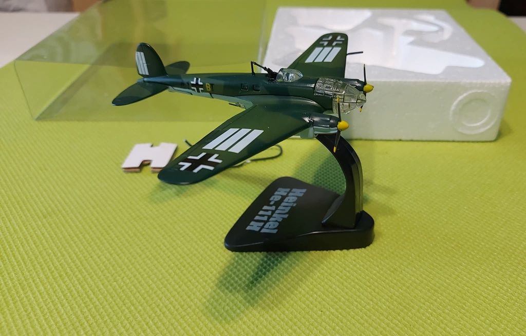 Декорация за бюро. Самолет Heinkel He-111 . Цена:40лв.