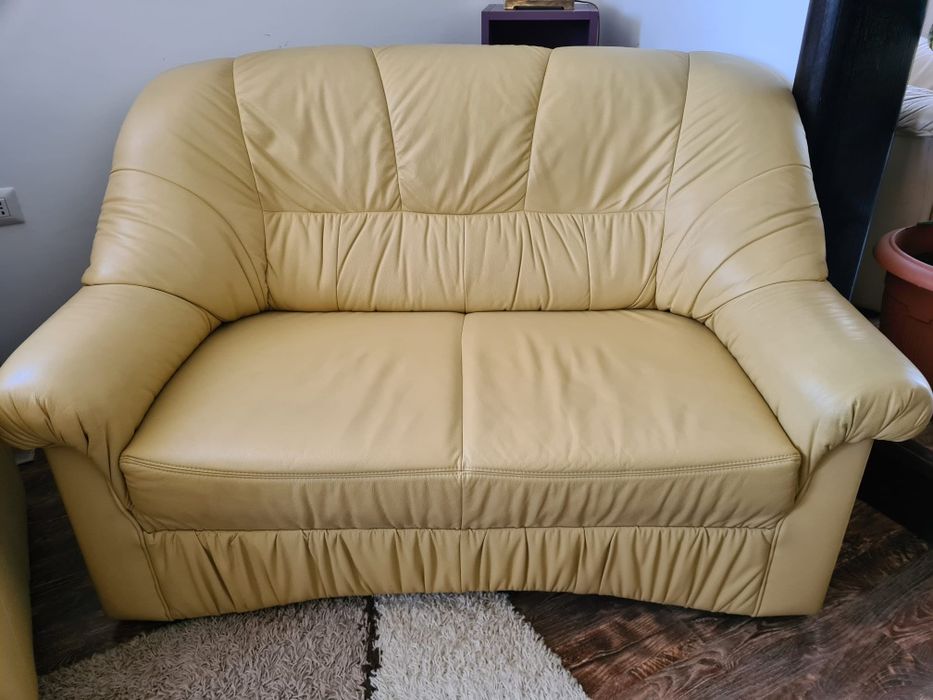 Canapele de piele crem