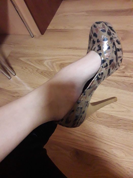 Елегантни обувки на ток