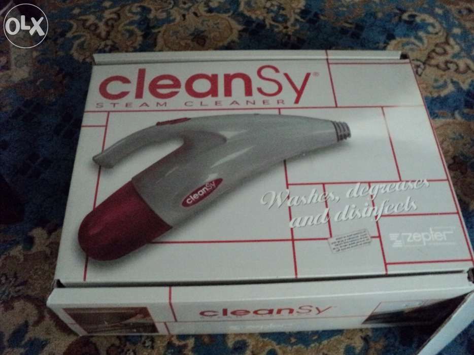 Aspirator portabil cu abur echipat cu accesorii Cleansy Zepter