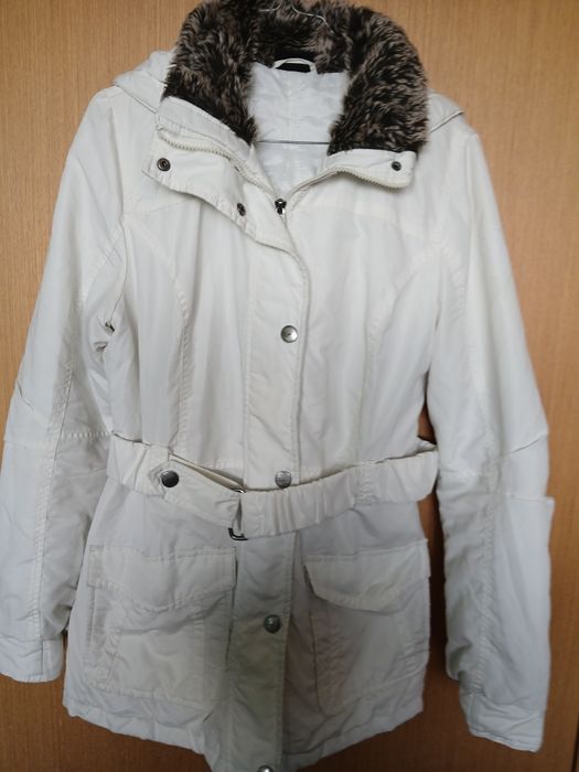 Зимно дамско  бяло яке ,размер-L,с качулка