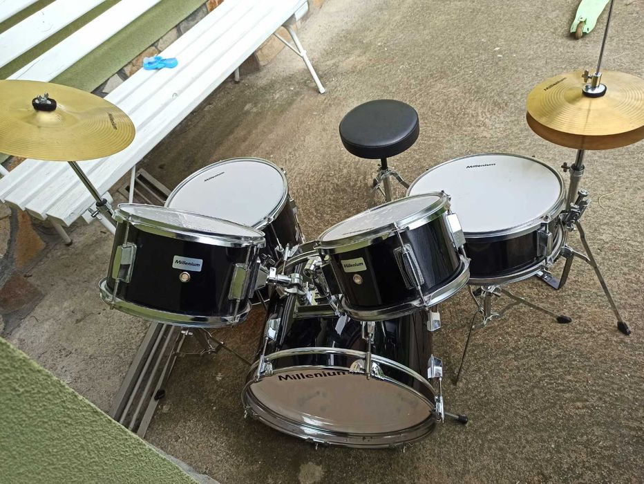 Продавам комплект детски барабани