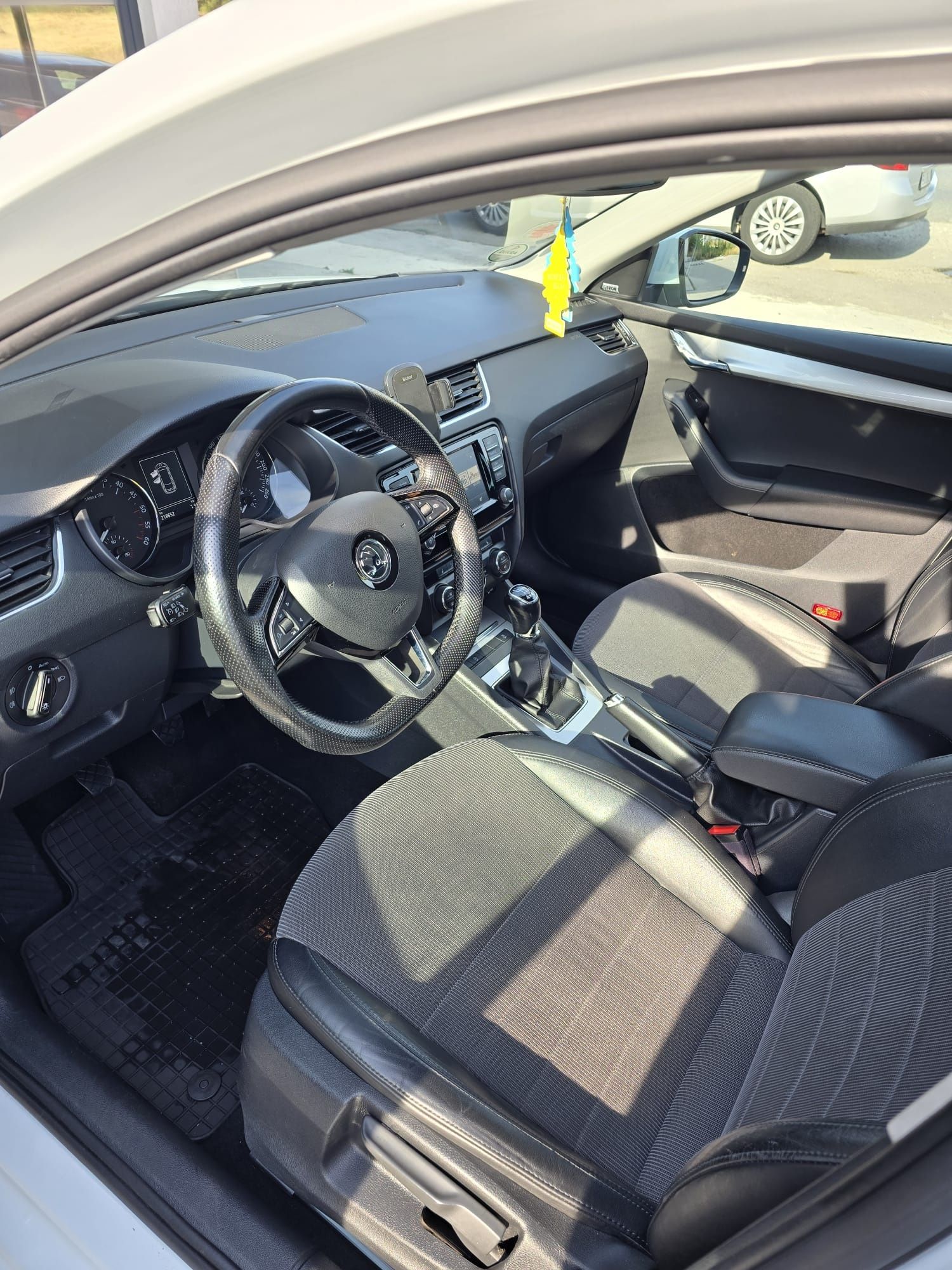 Vând  Scoda Octavia 3  Stile 4×4 permanent