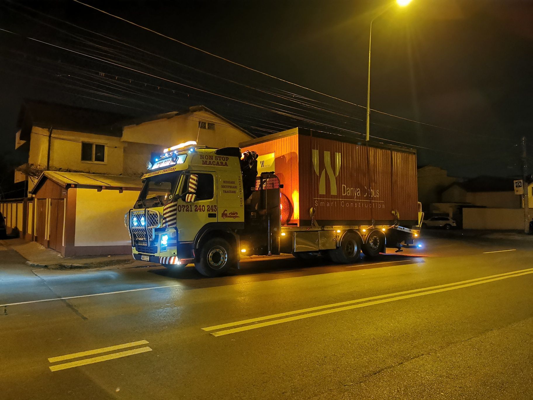 Camion cu macara/containere utilaje