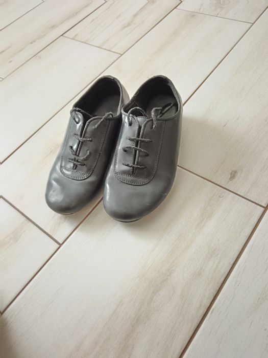 Vand pantofi dans sportiv