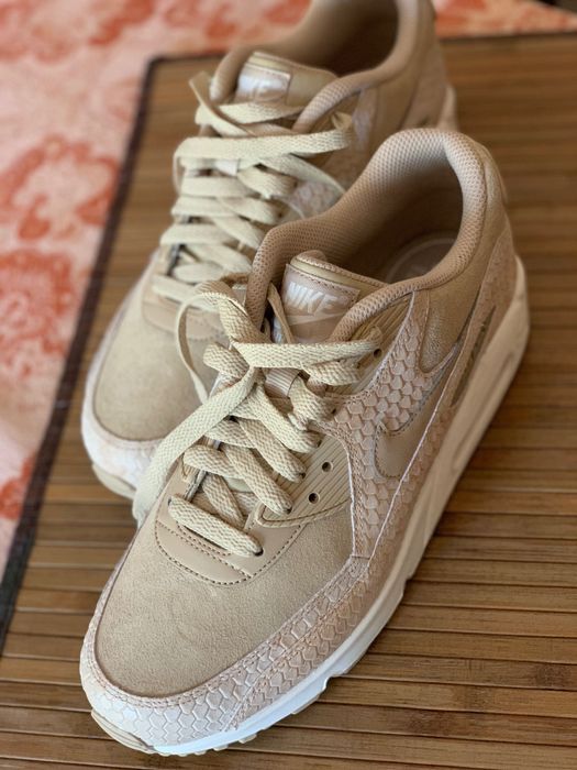 Маратонки NIKE AIR нови цвят бежов
