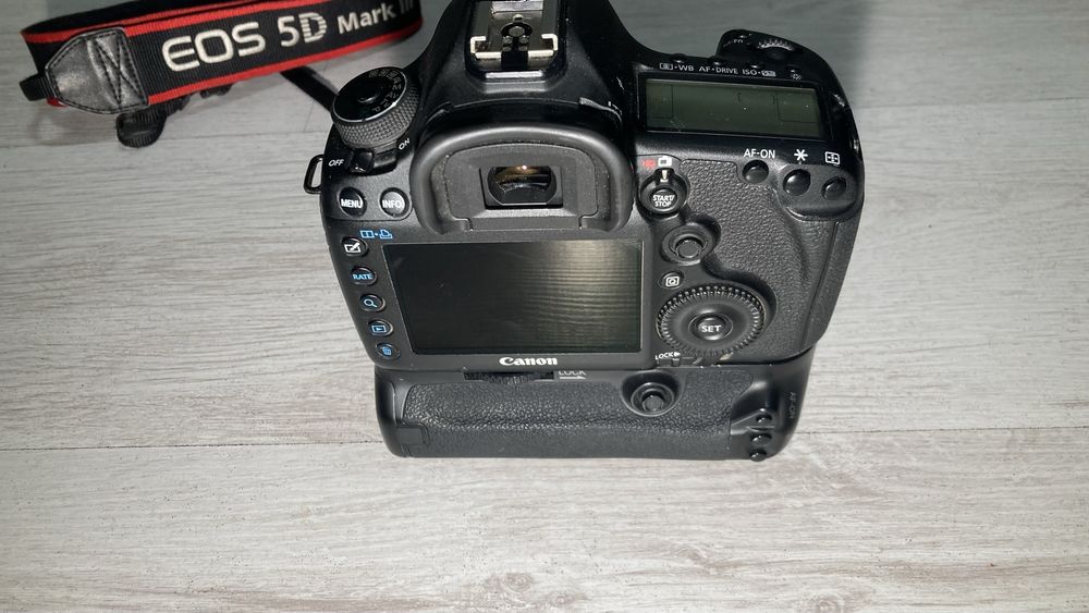 Canon 5d mark iii full frame - bine intretinut