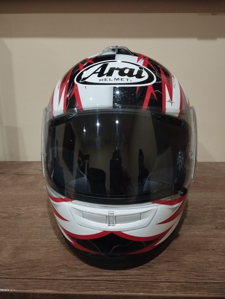 Продавам каска Arai Condor