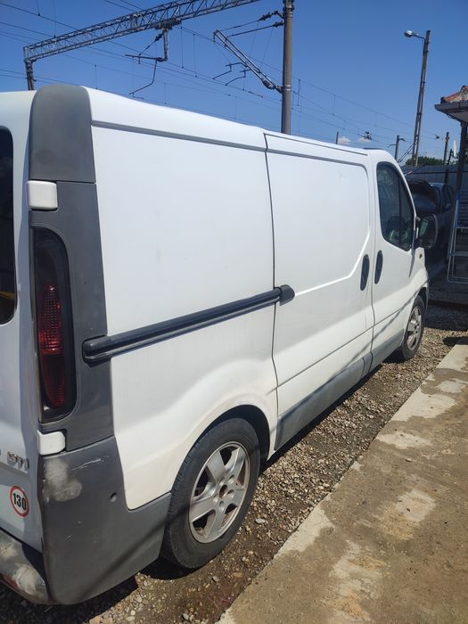Vând Opel vivaro trafic an 2002