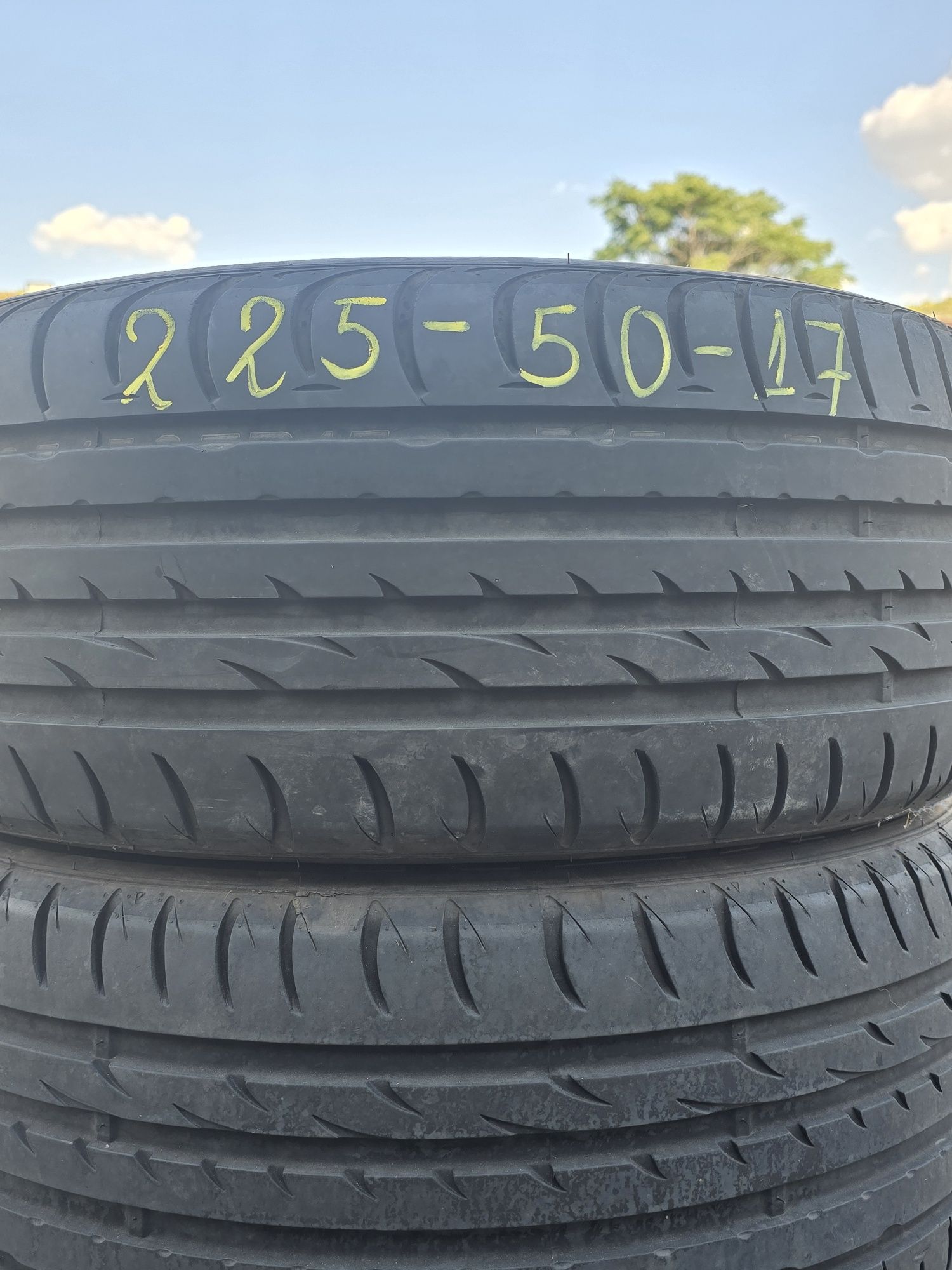 2 Броя Гуми 225/50/17 Nexen 6,6mm